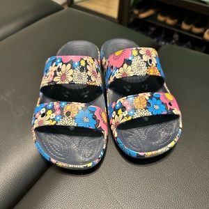 Crocs flowery print W7